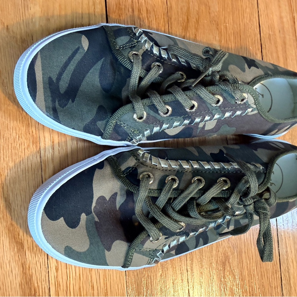 Jack Rogers Camo Lace-Up Sneakers Size 8 Green Camouflage Gold Accent